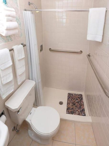 Bathroom 3, Colonial motel, Columbia