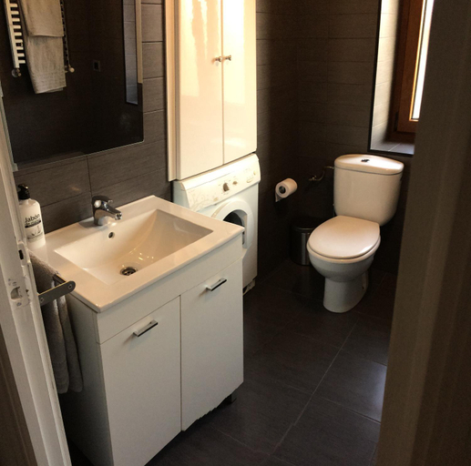 Bathroom, Los Pinos de Cardes, Asturias