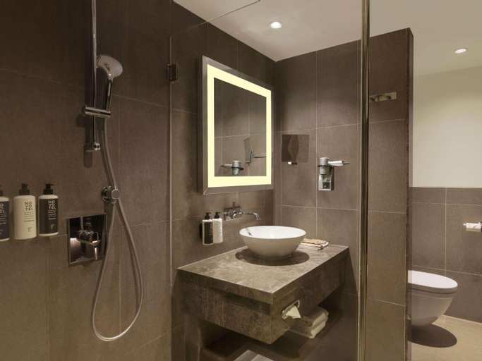 Bathroom 10