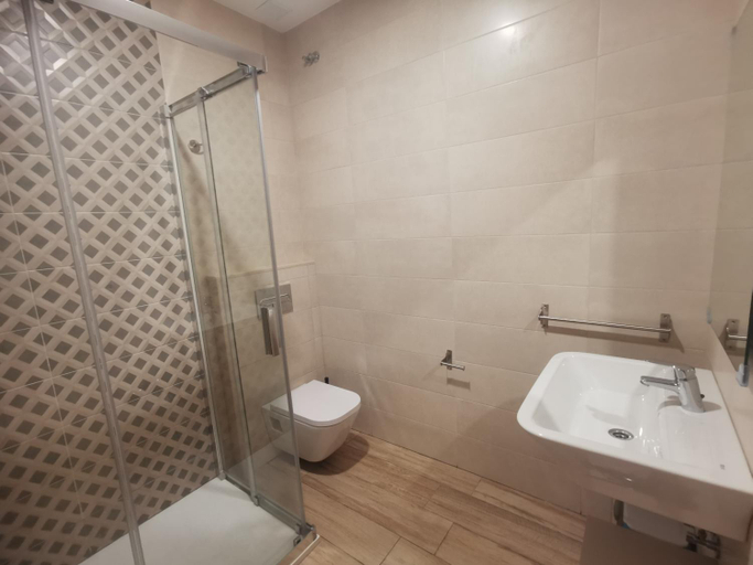 Bathroom 2, Lar do Peregrino, Lugo