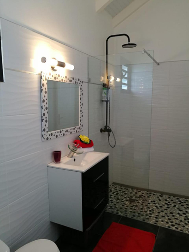 Bathroom 4, ZANNAMALAKA 2 F1 POUR UN GROUPE DE 4 Avec Piscine, Le Moule