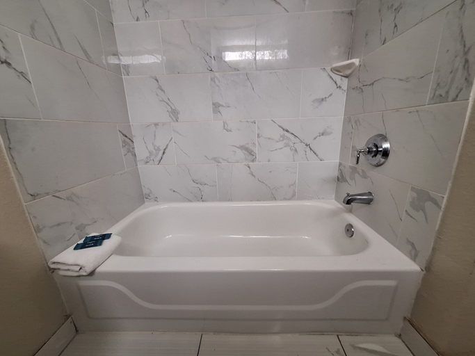 Bathroom 4, Trident Inn & Suites, New Orleans, Orleans