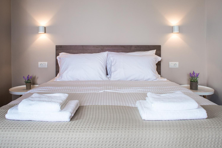 Others 5, Evelyn Hotel, Crete