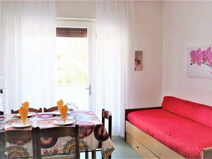 Dining 2, Apartment in Bibione With Private Terrace, Venezia