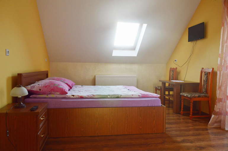 3, Pokoje nad stawem, Myszków