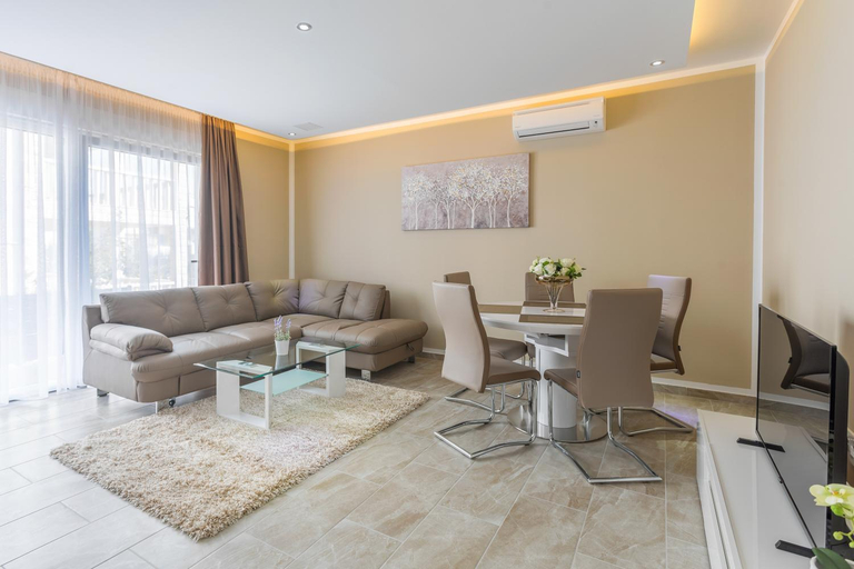 Others 5, VILLA NICOLINA, Kaštela