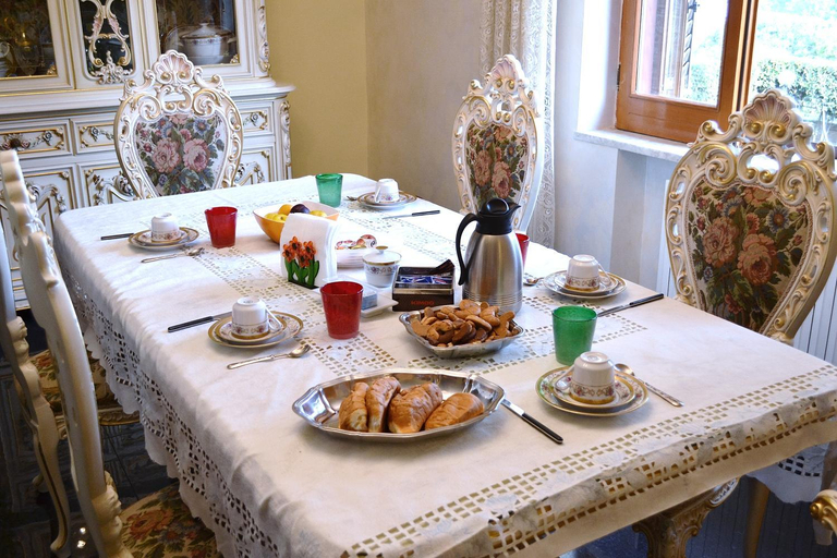Others 3, Colazione da Lolly, Napoli