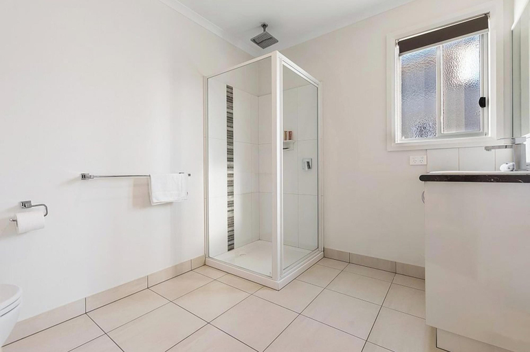 Bathroom 4, Discovery Parks Moama Waters, Murray