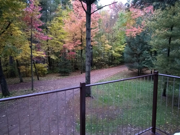 Others 4, Bed and breakfast suite at the Wooded Retreat, Pine