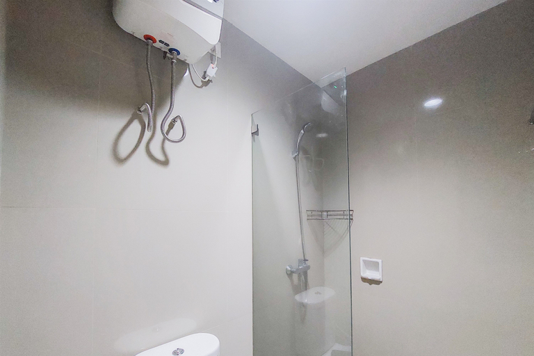 Bathroom 5, Simply Look and Comfort Studio Tree Park City BSD Apartment By Travelio, Tangerang Selatan
