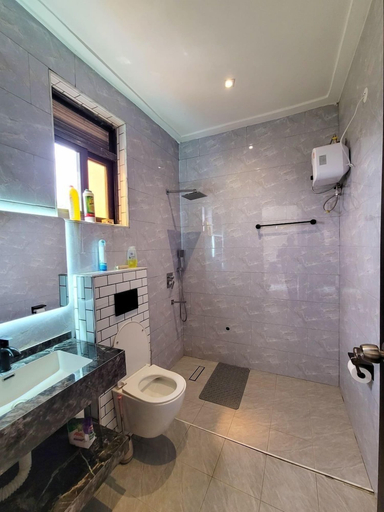 Bathroom, Starlight Homes, Kampala