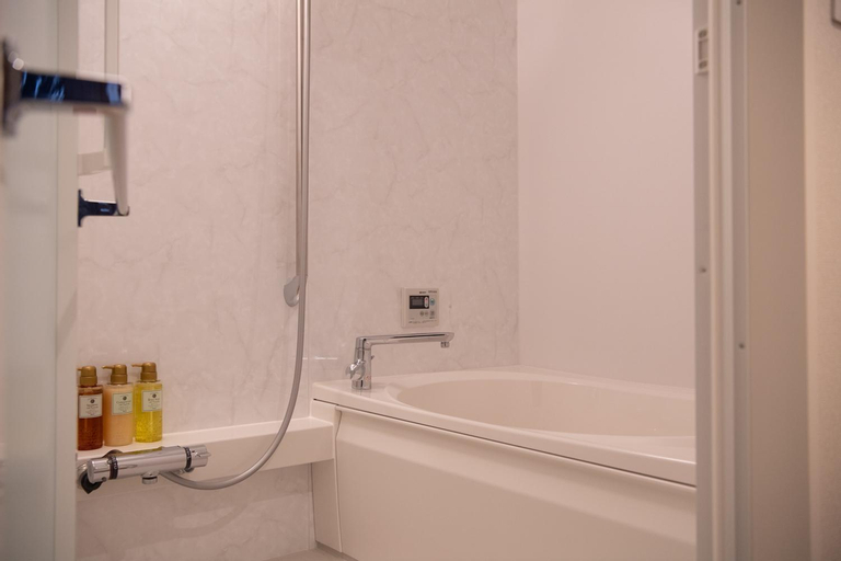 Bathroom 10