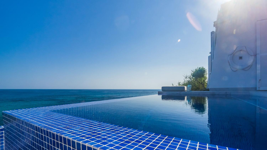 Others 4, Villa Lola, Baleares