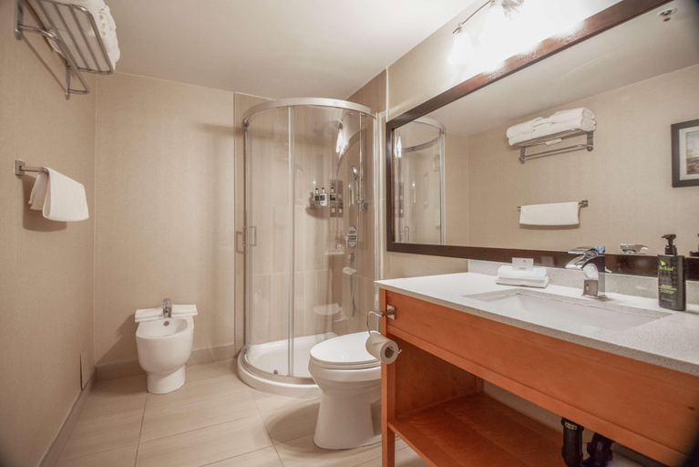 Bathroom 4, Coast Hillcrest Hotel, Revelstoke, Thompson-Nicola