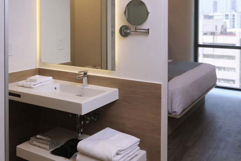 Bathroom 3, City Express Plus By Marriott Monterrey Centro, Monterrey