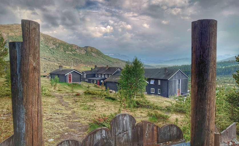 Exterior & Views