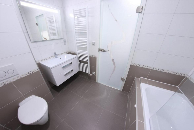 Bathroom 3, JM Apartments, Hollabrunn