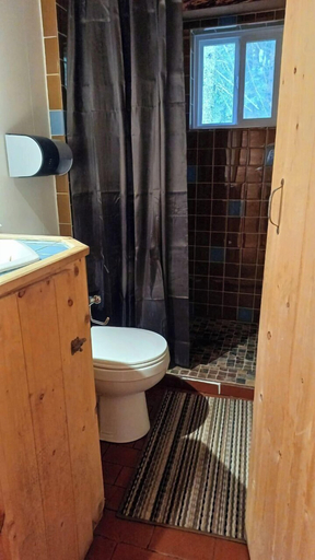 Bathroom 2, Rustic Beaverfoot Lodge Dream Cabin, Columbia-Shuswap