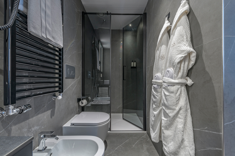 Bathroom 14