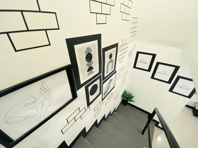 Others 4, Balcony & 2BR Townhouse near Aquaplanet & Airport, Mabalacat