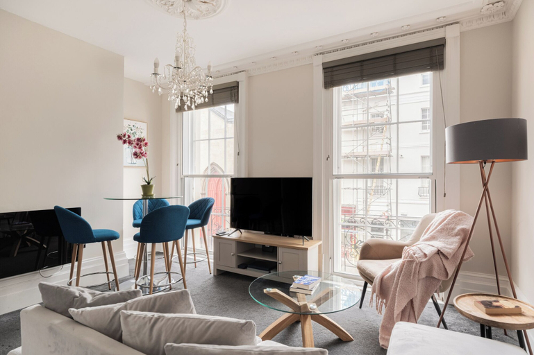 Others 5, Stunning 2 Bed in Centre of Cheltenham, Gloucestershire