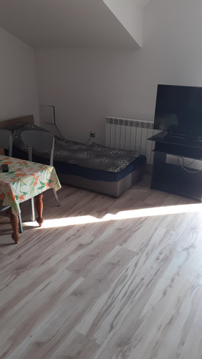 Others 4, Tanie noclegi w Bedlnie k. Kutna, Kutno