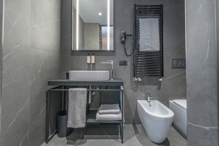 Bathroom 13