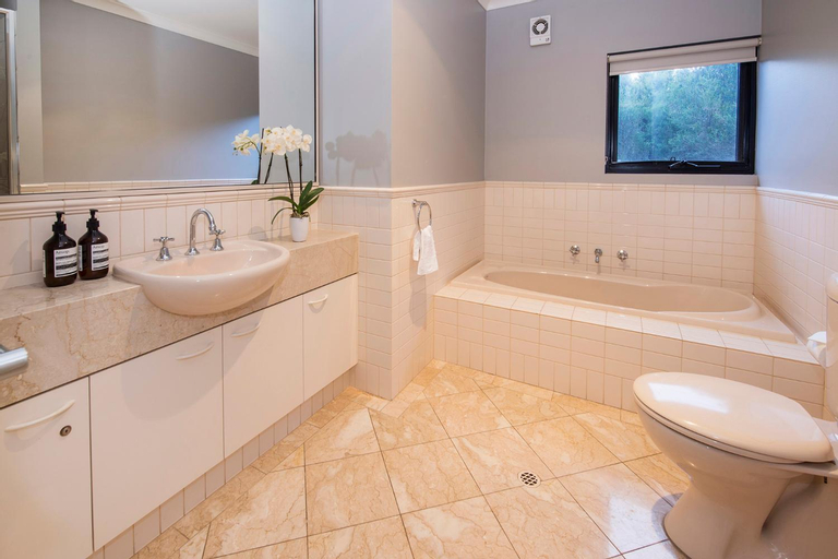 Bedroom 1, Top of the Hill, Busselton
