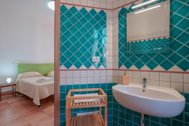 Bathroom 3, La Scala del Sale, Carbonia-Iglesias