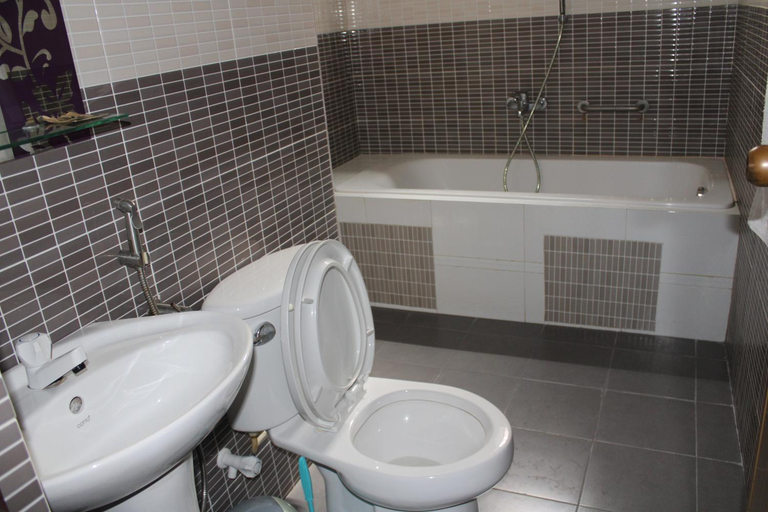 Bathroom 3, フィンニマス レジデンス