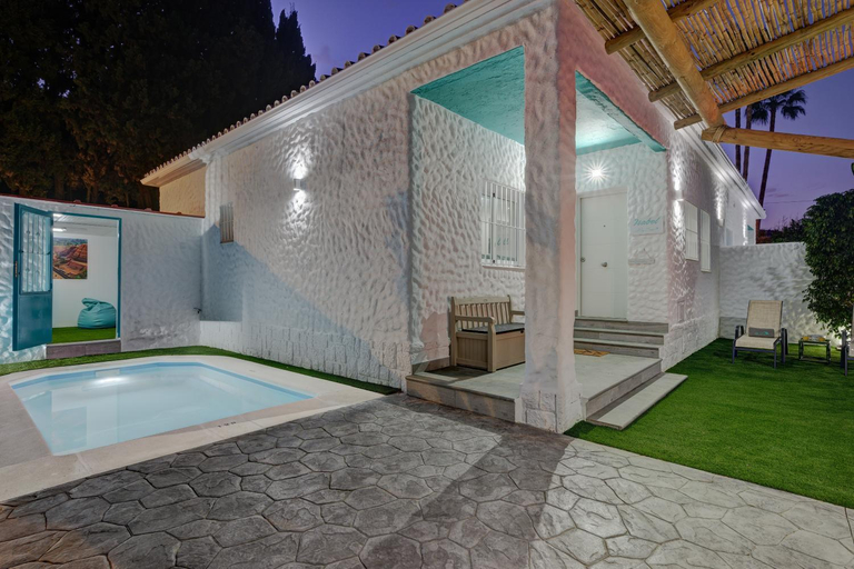 Villa Isabel By Seric, 15' walking to the beach, Málaga