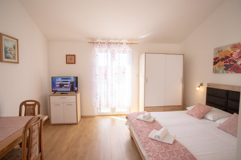Others 5, Bol apartments Gospojica, Bol
