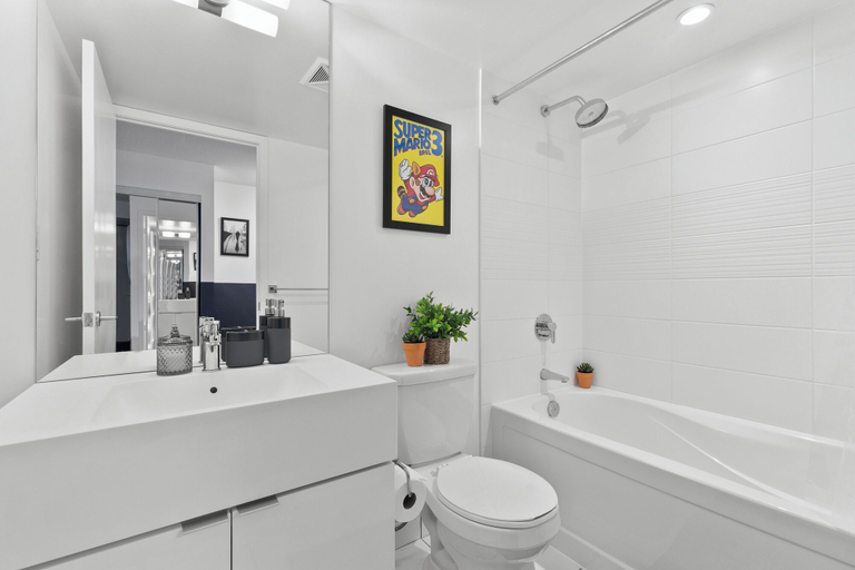 Bathroom 3, Gsuite Express Downtown Toronto, Toronto