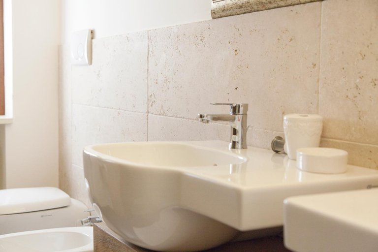 Bathroom 4, Masseria Lacatena, Bari