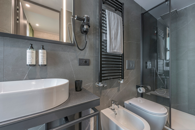 Bathroom 7