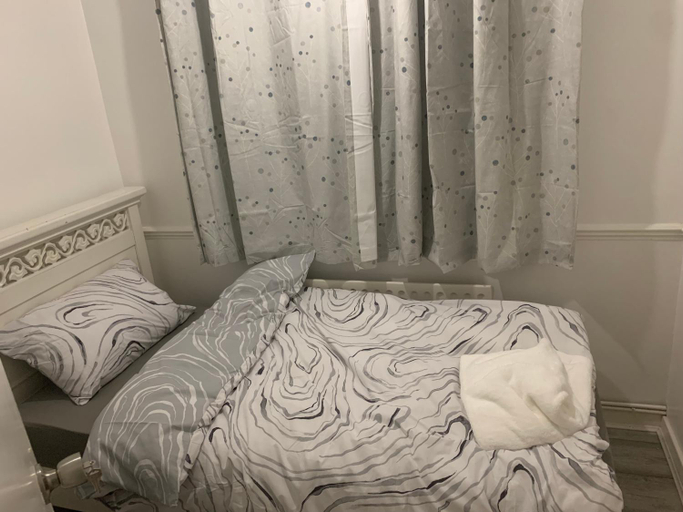 Others 5, At Apex House single room, Thurrock