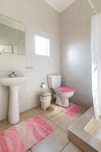 Bathroom 4, Casas Navio Guest House, Ekurhuleni