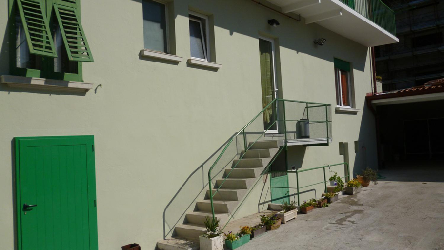 Exterior 7