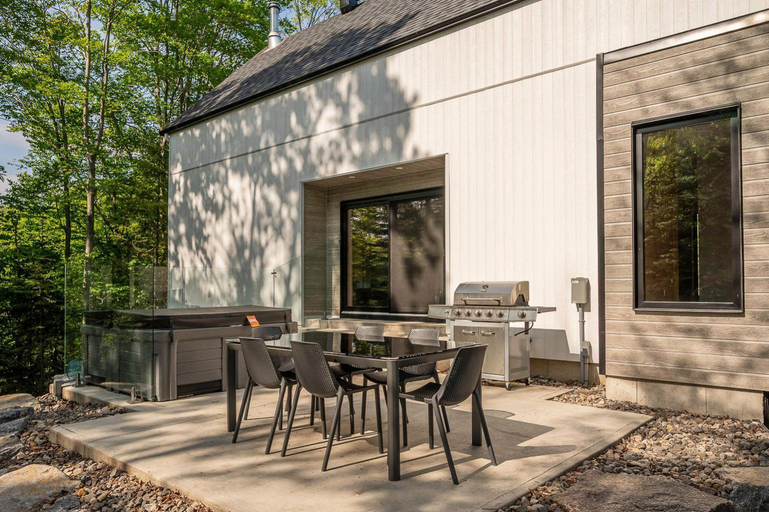 Exterior view 3, Chalet Haut-Bois - Hiking, Skiing and Spa, Les Pays-d'en-Haut