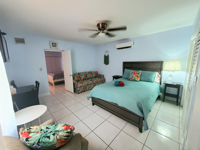 Others 4, La Casona Azul, Miami-Dade