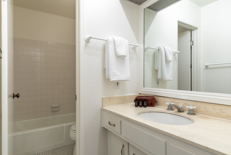 Bathroom 3, Bayside Buyout by Avantstay 6 Beachfront Homes, San Diego