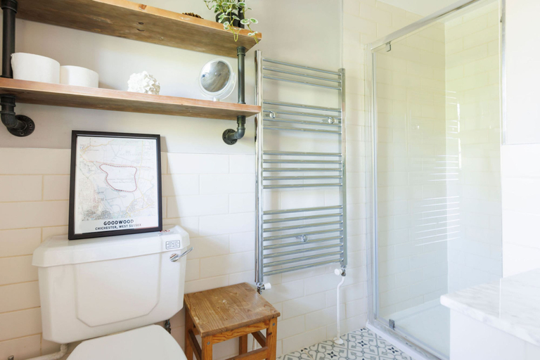 Bathroom 3, Enchanting 4BD Cottage Lodge Nr Eartham Wood, West Sussex