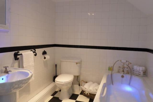 Bathroom, @ No.4, Somerset