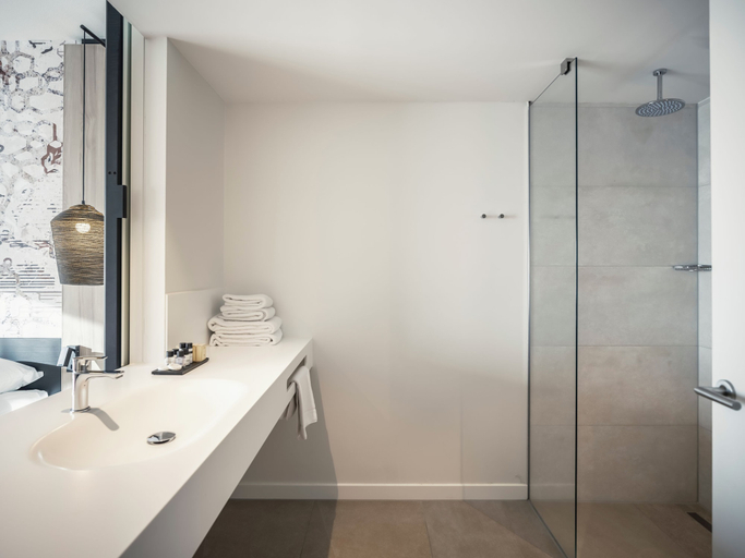 Bathroom 5, Van der Valk Hotel Maastricht, Maastricht