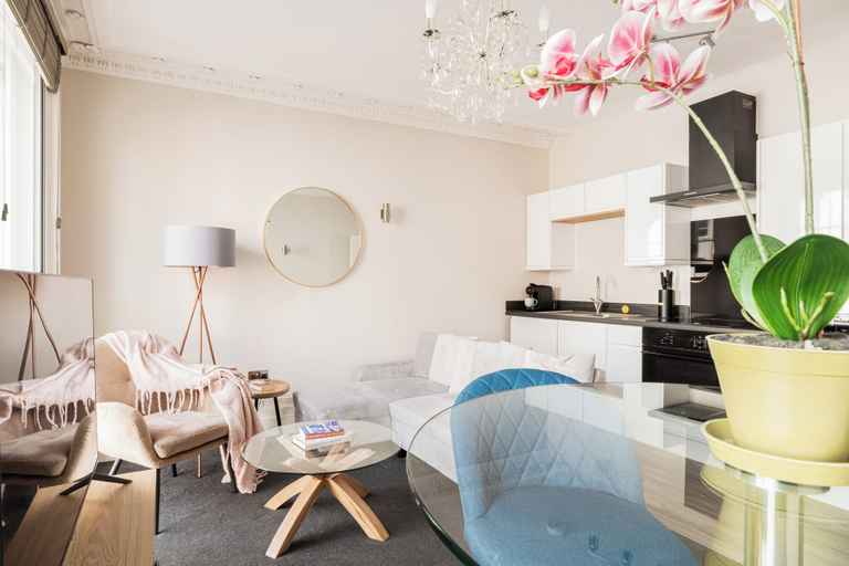 Others 4, Stunning 2 Bed in Centre of Cheltenham, Gloucestershire