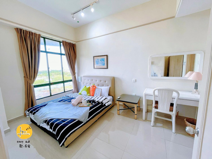 Bedroom 2, 1 Bedroom Homestay Apartment at Melaka CBD Town Center, Balcony with city skyline view or Seaview, O, Malacca City