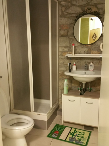 Bathroom 4, Guerrero Rooms, Trieste