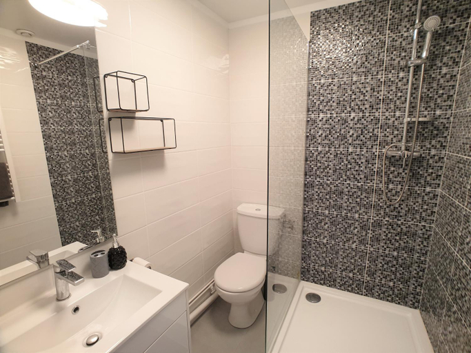Bathroom 13