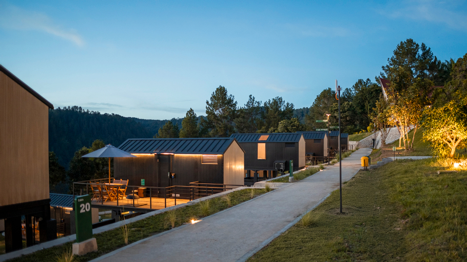 Exterior & Views 12