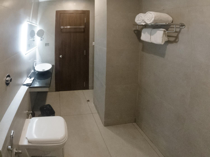 Bathroom 3, Hotel Vdara, Krishna